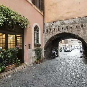 Arco Del Lauro Рим